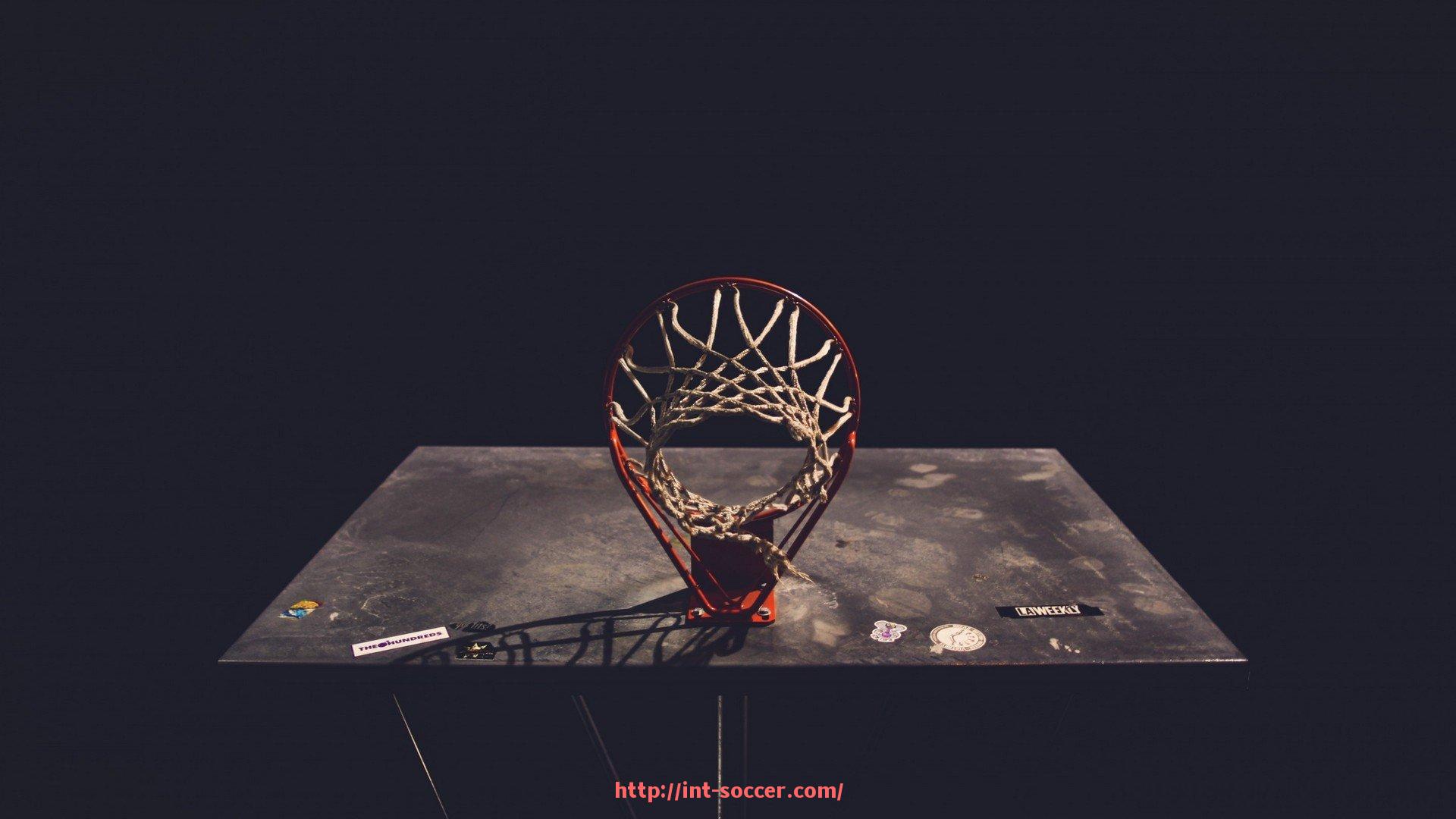 足球直播-NBA火箭队与骑士比赛经典录像与关键数据整理
