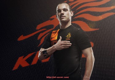 足球直播-世俱杯赛中战术板指令解析及教练沟通策略实例