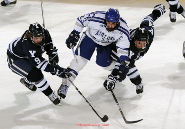 足球直播-赛场环境全景解析：灯光、草皮与观众席的多维度体验