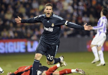 足球直播-世俱杯赛前调整方案详解：临阵换将与战术修正案例